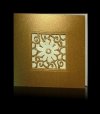    Esküvői meghívó - 140x140 mm - oldalra vagy felfelé nyitható - gyöngyházfényű arany borító - formastancolt ablakkal, virággal - betétlapos - a lap kérhető krém színűben is
