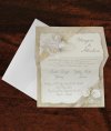    Esküvői meghívó - 190x135 mm - 3 részre nyitható - rózsamintával nyomtatott karton - formakivágással, aranyozással