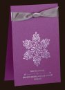   Karácsonyi üdvözlőlap - 100x155 mm - felfelé nyitható - lila gyöngyházfényű karton - fényes lila fóliadíszítéssel - gyönggyel és ezüst szaténszalaggal